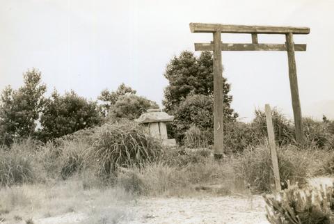 写真：復元前の五色塚古墳