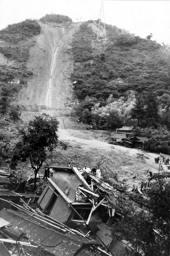 集中豪雨による山崩れ