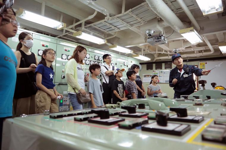 海王丸見学会の様子