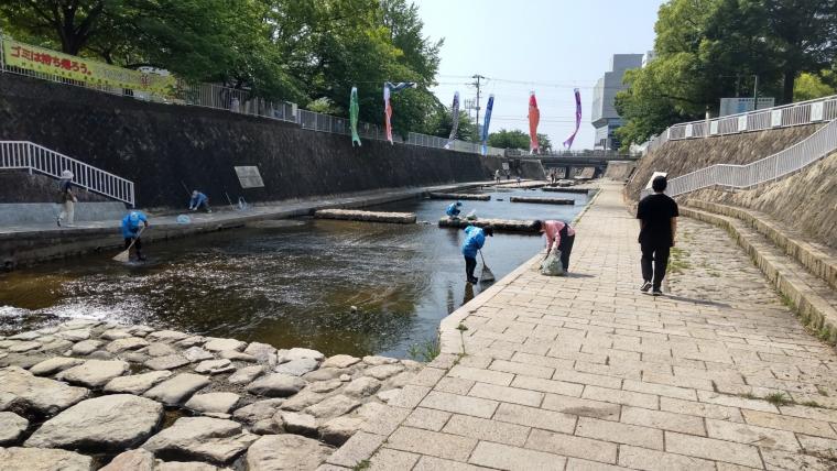 都賀川の清掃②