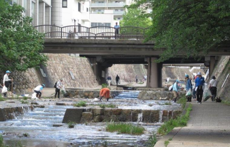 都賀川を守ろう会の清掃②